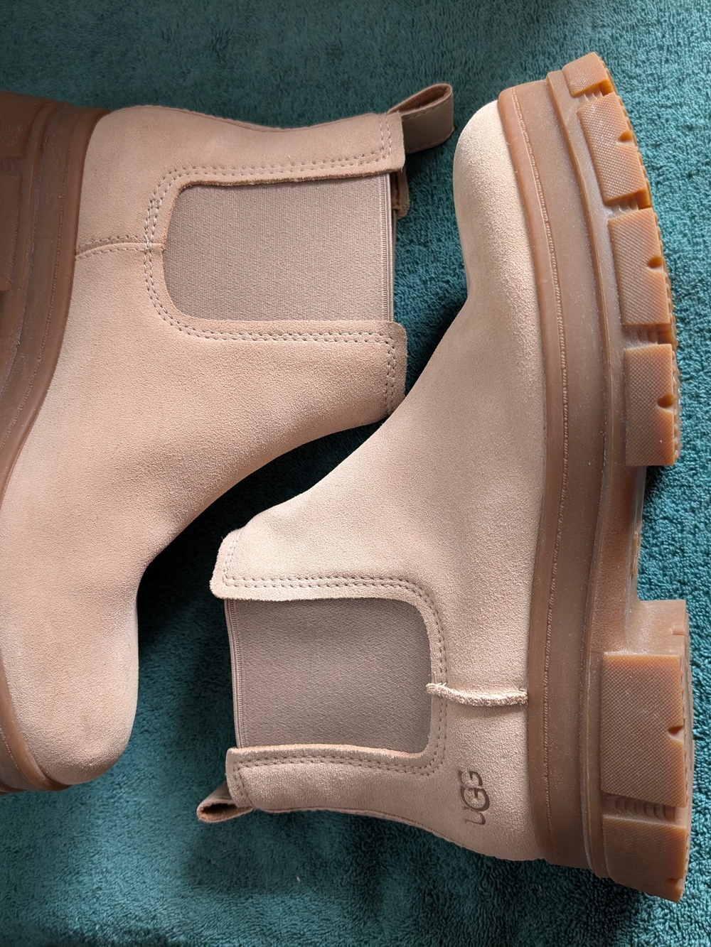 UGG Ashton Chelsea Platform Boots